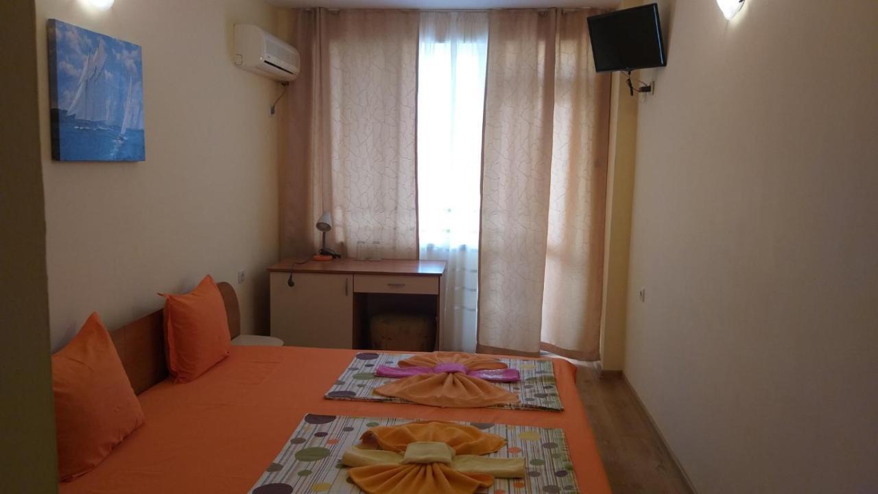 Ivanovi Guest House Primorsko Buitenkant foto