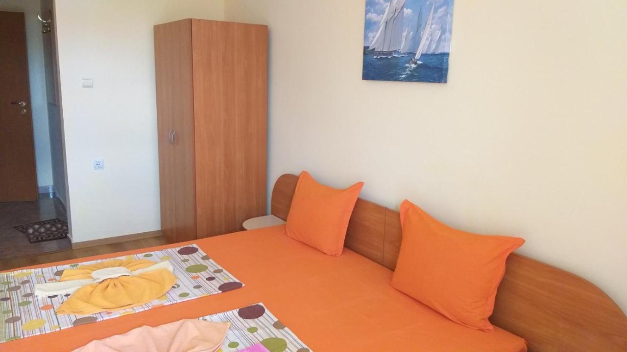 Ivanovi Guest House Primorsko Buitenkant foto