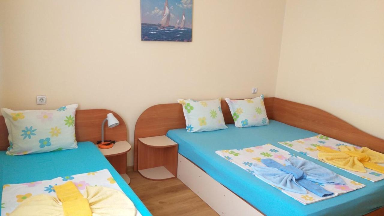 Ivanovi Guest House Primorsko Buitenkant foto