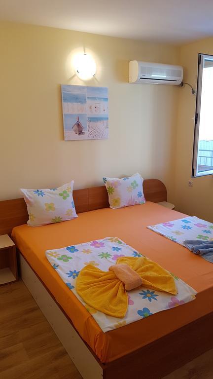 Ivanovi Guest House Primorsko Buitenkant foto